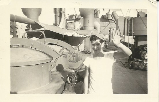 File:ROSudduth 1945-young crew member on USS Raccoon.jpg