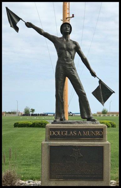 File:GregCiesielski Munro Statue 1998 1 Front.jpg