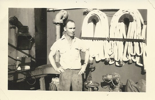 File:ROSudduth 1945-unknown sailor aboard USS Raccoon 4.jpg