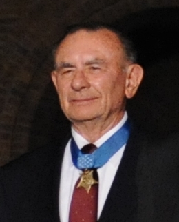 File:RoberESimanek ESB7 Crest.jpg