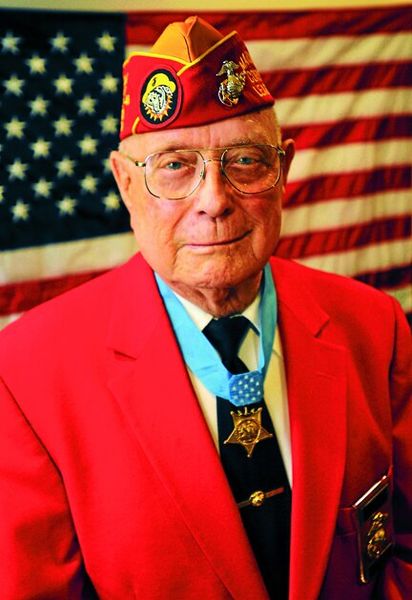 File:HerschelWoodyWilliams TESB4 Crest.jpg