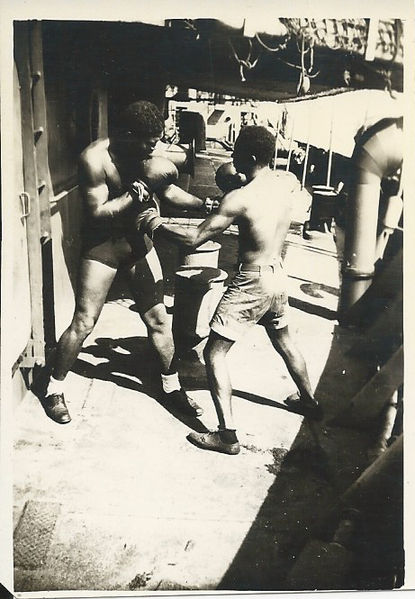 File:ROSudduth 1945-boxing match in Saipan.jpg
